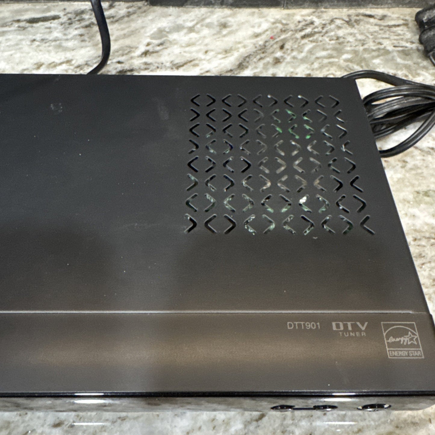 Zenith DTT901 Digital TV Tuner Converter Box W/0 Remote W/ Audio Video Cable