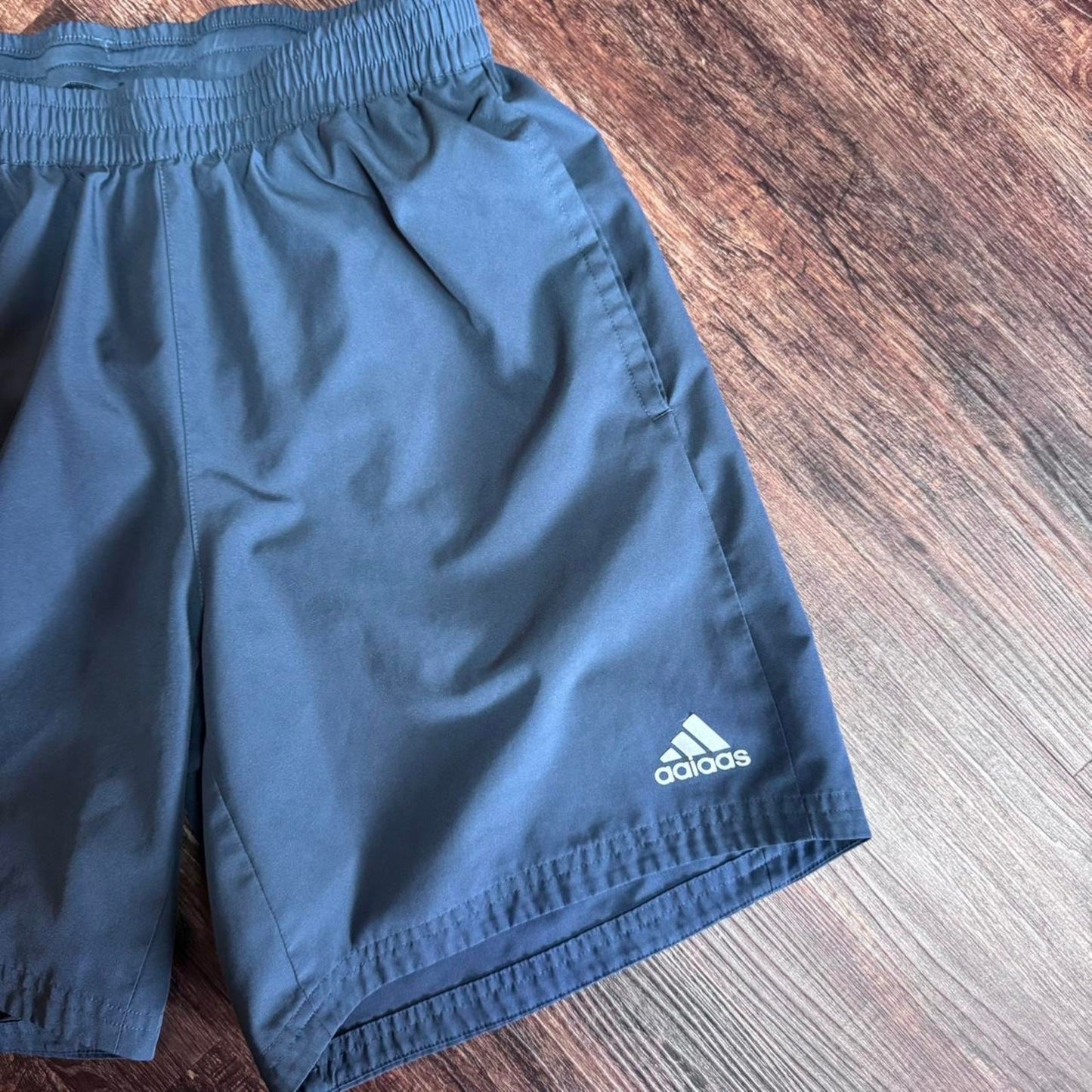 Adidas run it shorts medium