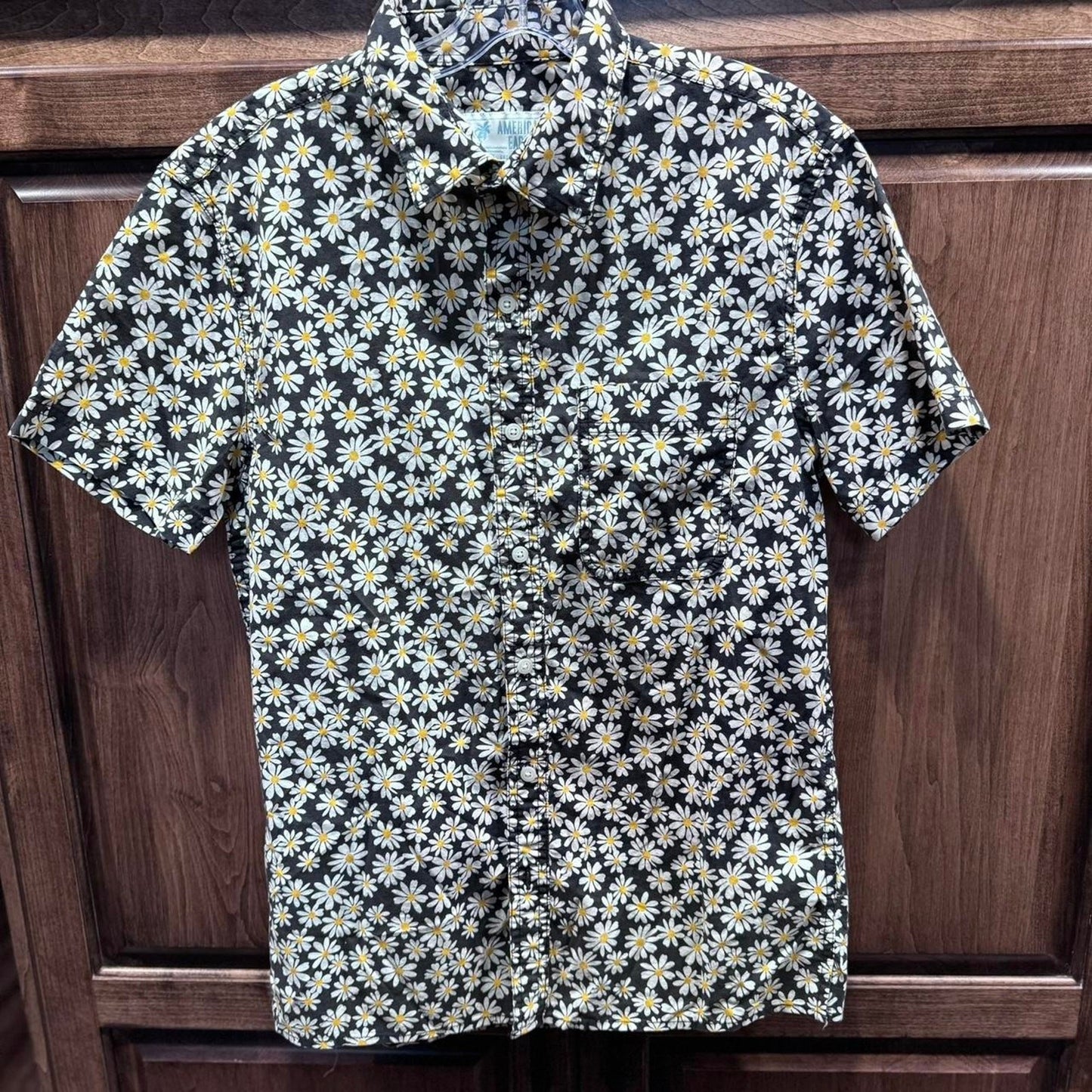 American Eagle size SMALL black and yellow daisy button up shirt
