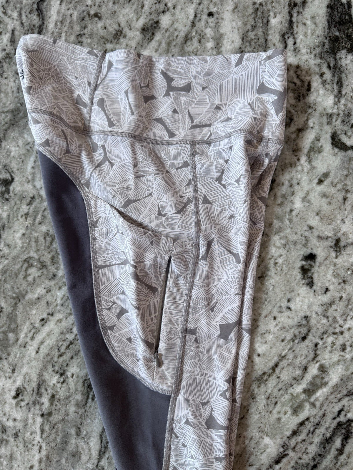 Athleta All In Palm 7/8 Tight Leggings Size Medium Womens Tropical Print Gym