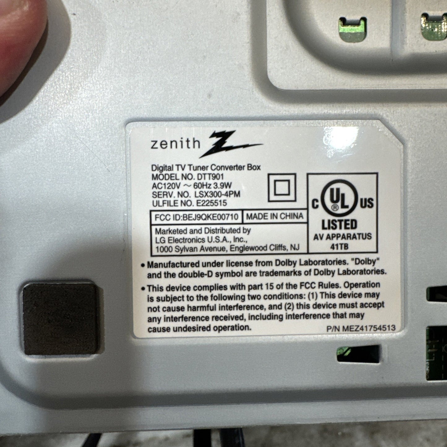 Zenith DTT901 Digital TV Tuner Converter Box W/0 Remote W/ Audio Video Cable