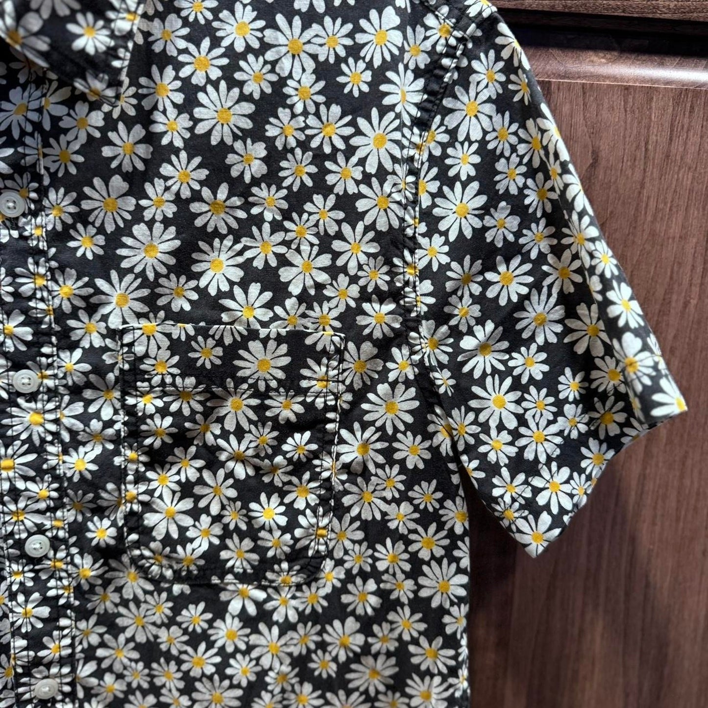 American Eagle size SMALL black and yellow daisy button up shirt