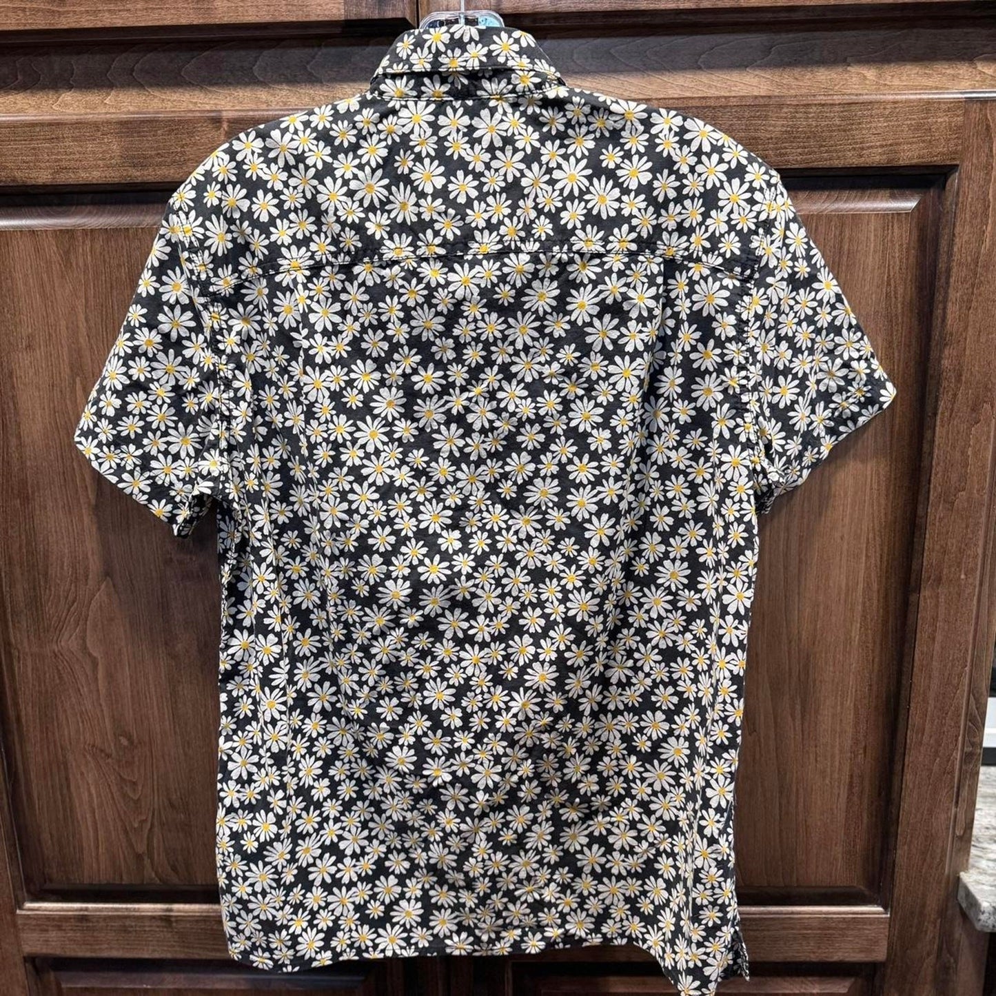 American Eagle size SMALL black and yellow daisy button up shirt