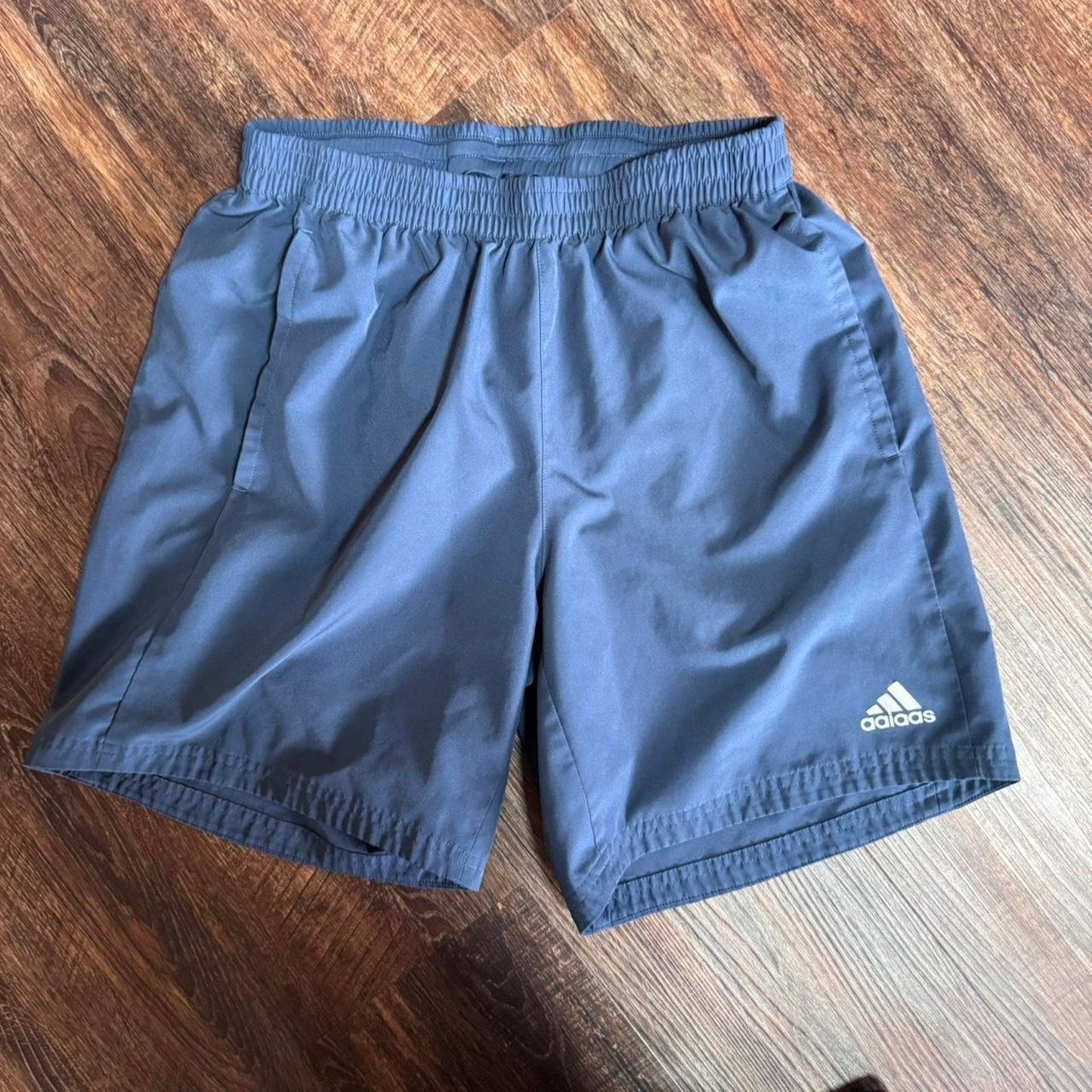 Adidas run it shorts medium