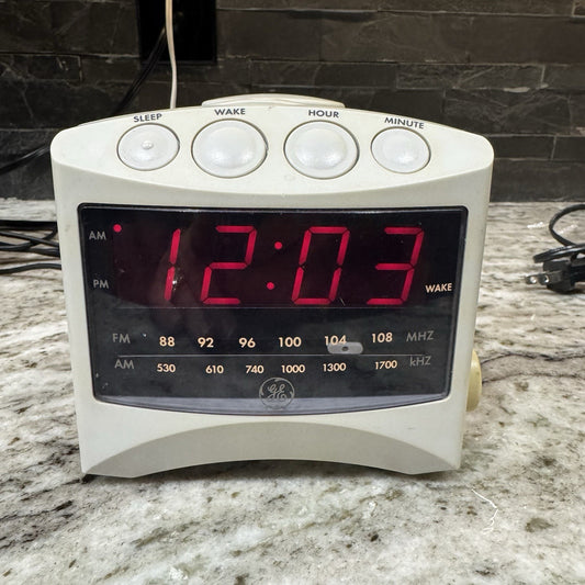 Vintage General Electric Model 7-4806A GE AM/FM Digital Alarm Clock Radio Works!