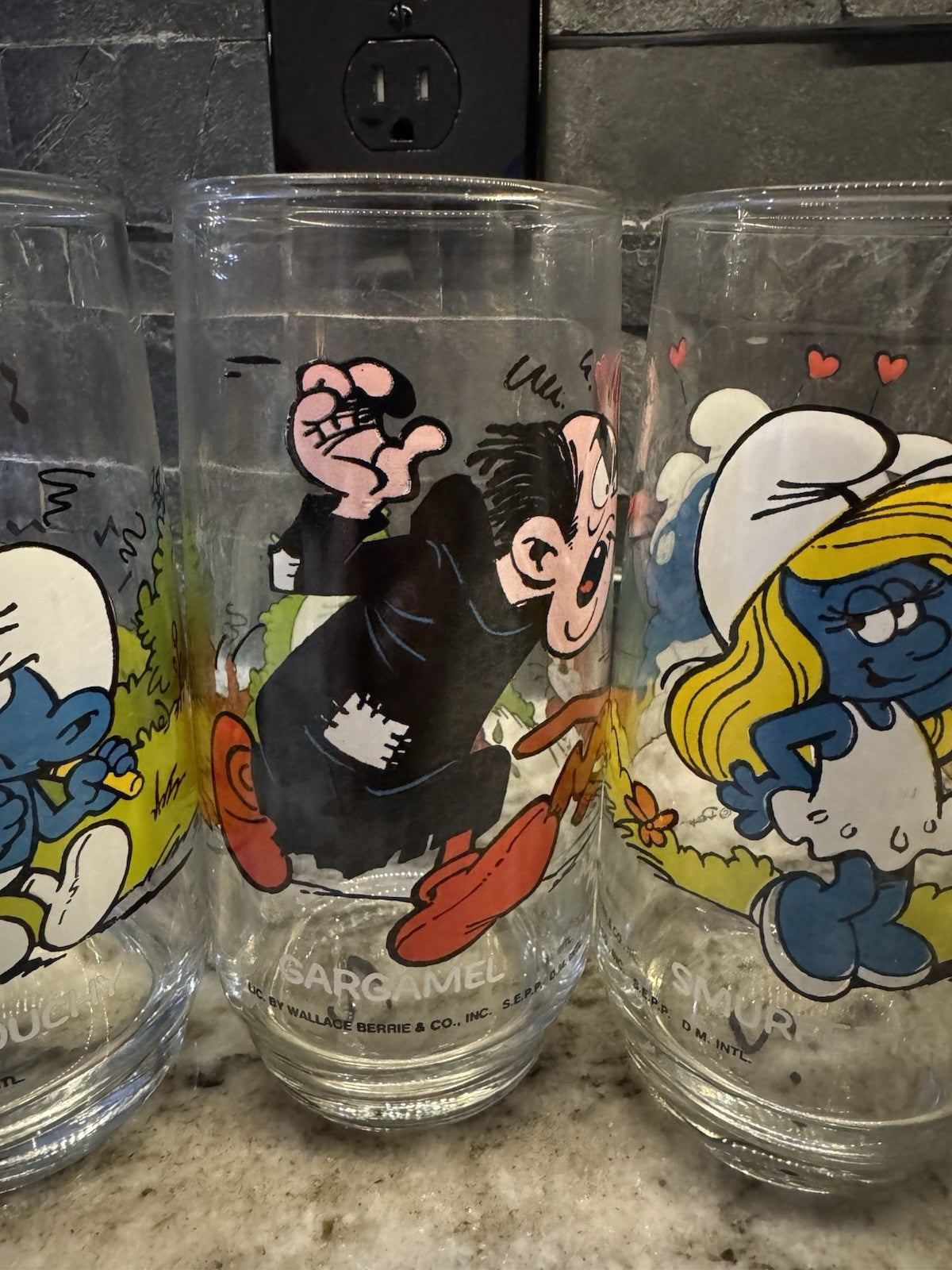 Vintage Complete Set of 6 Smurf Glasses From 1983 ... Excellent Condition